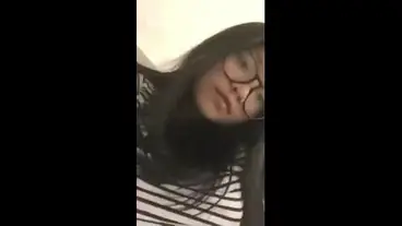 Dokumentasi Gadis Kacamata Cantik Live Kasur
