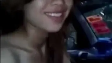 Mahasiswi Cantik Pasrah Goyang Mobil Crot